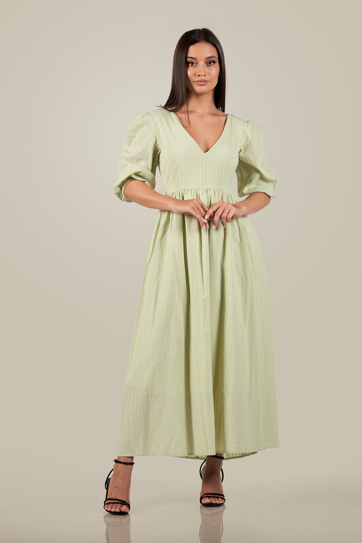 YENU-Cut out detail Midi dress, with puff sleeve