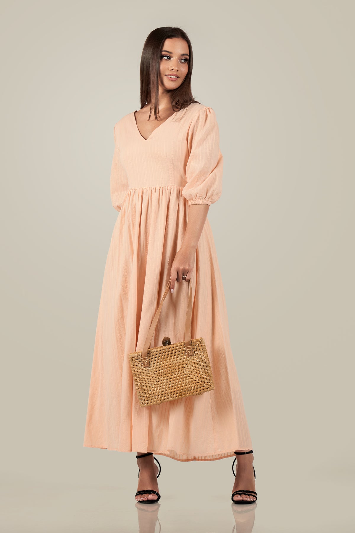 YENU-Cut out detail Midi dress, with puff sleeve
